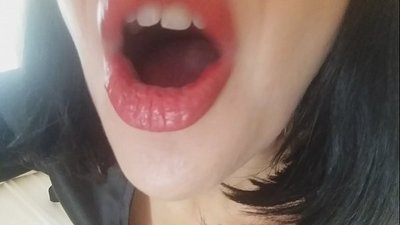 Chérie, ta belle-mère ne te laissera pas aller à l'école aujourd'hui... J'ai trop besoin de toi...